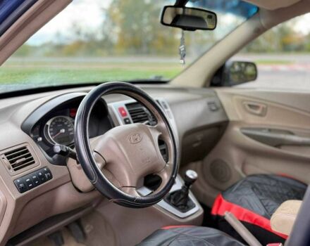 Синий Хендай Туксон, объемом двигателя 2 л и пробегом 262 тыс. км за 4450 $, фото 5 на Automoto.ua