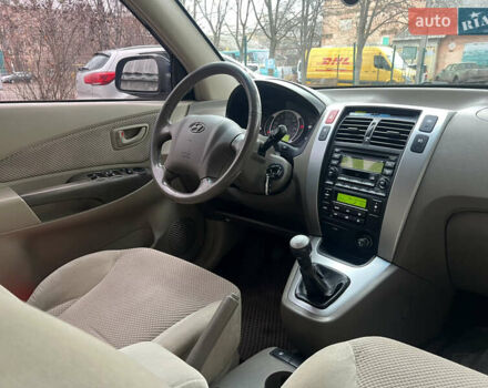 Синий Хендай Туксон, объемом двигателя 2 л и пробегом 190 тыс. км за 7500 $, фото 22 на Automoto.ua