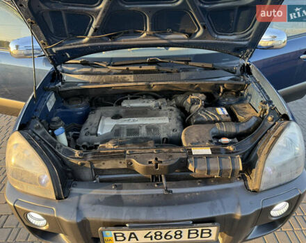 Синій Хендай Туксон, об'ємом двигуна 1.98 л та пробігом 123 тис. км за 8000 $, фото 4 на Automoto.ua