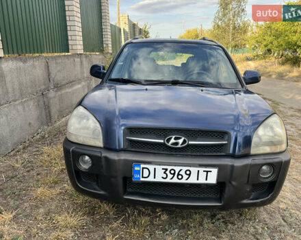 Синий Хендай Туксон, объемом двигателя 1.98 л и пробегом 210 тыс. км за 4500 $, фото 2 на Automoto.ua