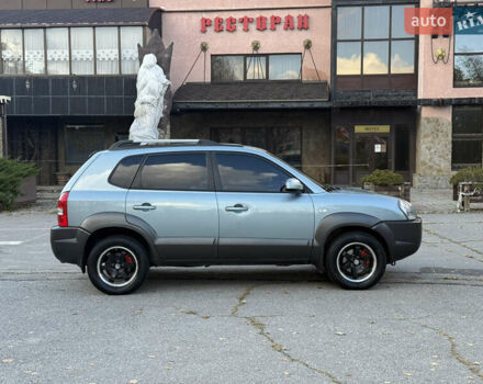 Синий Хендай Туксон, объемом двигателя 2 л и пробегом 204 тыс. км за 7350 $, фото 3 на Automoto.ua