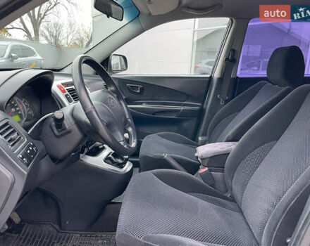 Синий Хендай Туксон, объемом двигателя 1.98 л и пробегом 163 тыс. км за 8000 $, фото 9 на Automoto.ua