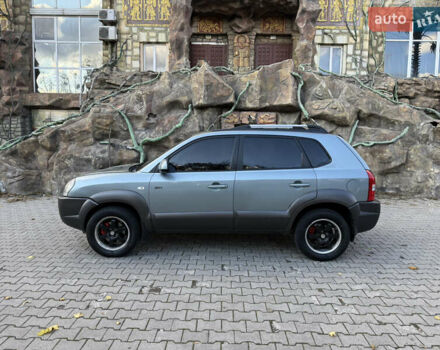 Синий Хендай Туксон, объемом двигателя 2 л и пробегом 205 тыс. км за 7500 $, фото 2 на Automoto.ua