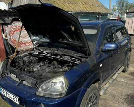 Синий Хендай Туксон, объемом двигателя 2 л и пробегом 172 тыс. км за 3500 $, фото 2 на Automoto.ua