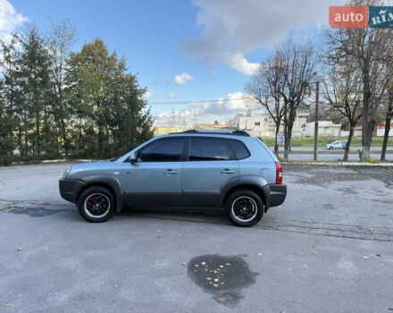 Синий Хендай Туксон, объемом двигателя 2 л и пробегом 205 тыс. км за 7500 $, фото 4 на Automoto.ua
