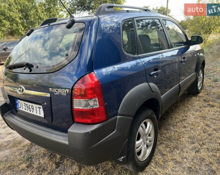 Синий Хендай Туксон, объемом двигателя 1.98 л и пробегом 210 тыс. км за 4500 $, фото 4 на Automoto.ua