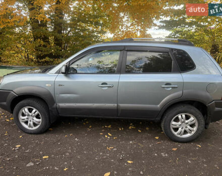 Синий Хендай Туксон, объемом двигателя 1.98 л и пробегом 200 тыс. км за 7700 $, фото 4 на Automoto.ua