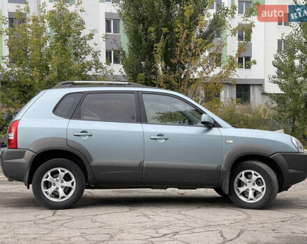 Синий Хендай Туксон, объемом двигателя 2.7 л и пробегом 220 тыс. км за 7900 $, фото 4 на Automoto.ua