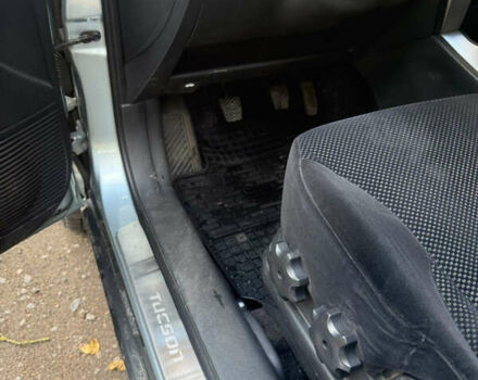 Синий Хендай Туксон, объемом двигателя 1.98 л и пробегом 200 тыс. км за 7700 $, фото 16 на Automoto.ua