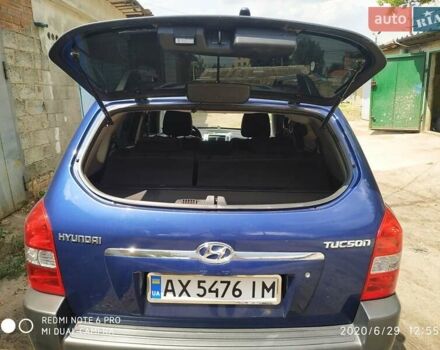 Синий Хендай Туксон, объемом двигателя 2 л и пробегом 200 тыс. км за 7600 $, фото 6 на Automoto.ua