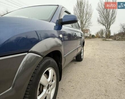 Синий Хендай Туксон, объемом двигателя 2 л и пробегом 270 тыс. км за 6250 $, фото 24 на Automoto.ua