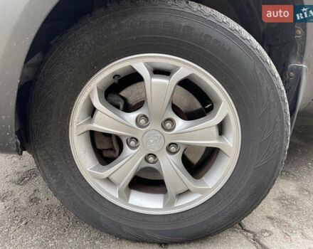 Синий Хендай Туксон, объемом двигателя 2.7 л и пробегом 220 тыс. км за 7900 $, фото 7 на Automoto.ua