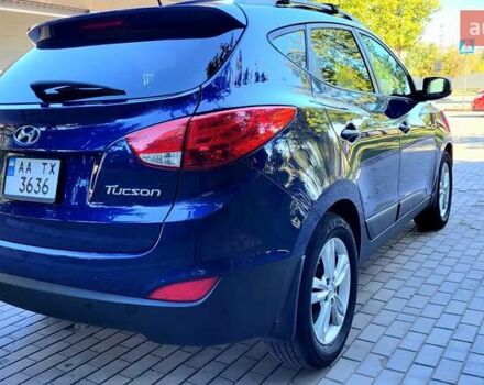 Синий Хендай Туксон, объемом двигателя 2.4 л и пробегом 113 тыс. км за 9600 $, фото 2 на Automoto.ua