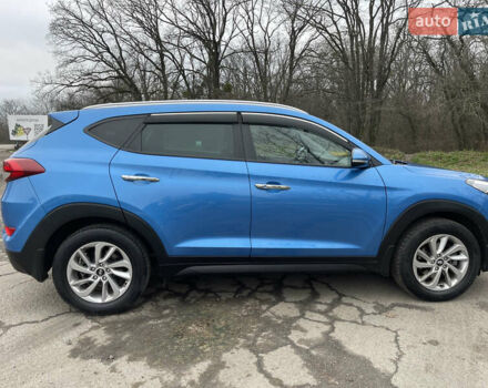 Синий Хендай Туксон, объемом двигателя 1.69 л и пробегом 179 тыс. км за 19300 $, фото 2 на Automoto.ua