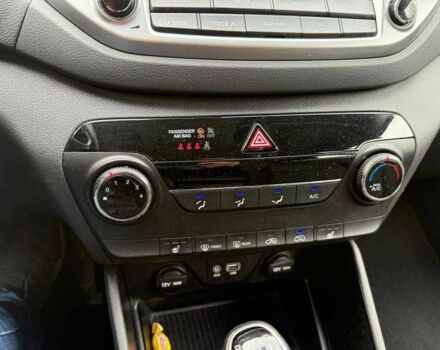 Синій Хендай Туксон, об'ємом двигуна 1.6 л та пробігом 108 тис. км за 10000 $, фото 8 на Automoto.ua