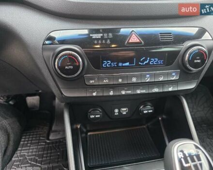 Синий Хендай Туксон, объемом двигателя 1.6 л и пробегом 176 тыс. км за 17800 $, фото 31 на Automoto.ua