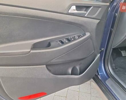 Синий Хендай Туксон, объемом двигателя 1.6 л и пробегом 182 тыс. км за 20400 $, фото 3 на Automoto.ua