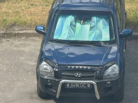 Синий Хендай Туксон, объемом двигателя 2 л и пробегом 250 тыс. км за 3575 $, фото 1 на Automoto.ua