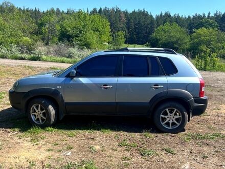 Синий Хендай Туксон, объемом двигателя 2 л и пробегом 280 тыс. км за 7500 $, фото 1 на Automoto.ua