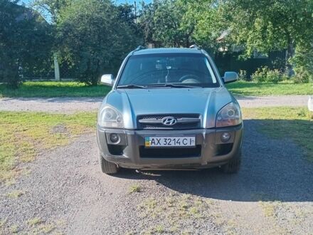 Хендай Туксон 2006 у Харкові на Automoto.ua Синій Хендай Туксон, об'ємом двигуна 2 л та пробігом 266 тис. км за 7000 $, фото 1 на Automoto.ua