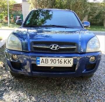 Синий Хендай Туксон, объемом двигателя 1.98 л и пробегом 220 тыс. км за 8000 $, фото 1 на Automoto.ua