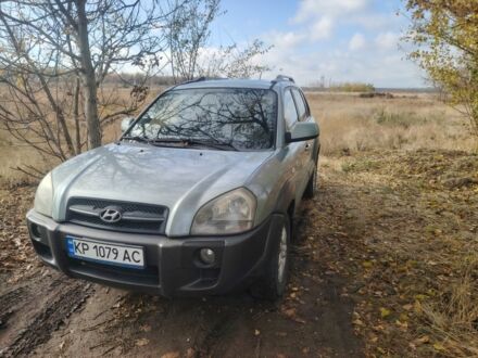 Хендай Туксон 2007 в Запорожье на Automoto.ua Синий Хендай Туксон, объемом двигателя 2 л и пробегом 213 тыс. км за 4800 $, фото 1 на Automoto.ua