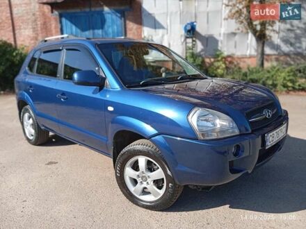 Синий Хендай Туксон, объемом двигателя 1.98 л и пробегом 250 тыс. км за 7700 $, фото 1 на Automoto.ua
