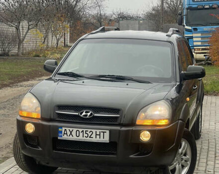 Зеленый Хендай Туксон, объемом двигателя 1.98 л и пробегом 261 тыс. км за 7499 $, фото 3 на Automoto.ua