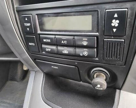 Зеленый Хендай Туксон, объемом двигателя 1.98 л и пробегом 200 тыс. км за 8500 $, фото 11 на Automoto.ua