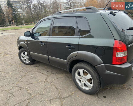 Зеленый Хендай Туксон, объемом двигателя 1.98 л и пробегом 200 тыс. км за 8500 $, фото 3 на Automoto.ua