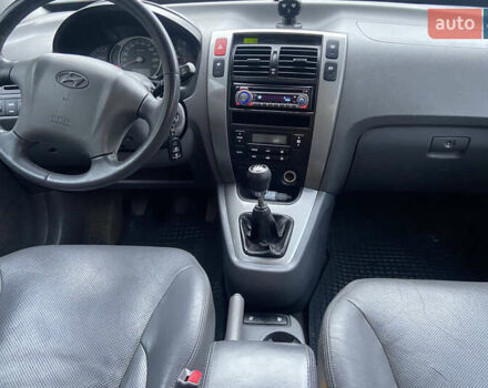 Зеленый Хендай Туксон, объемом двигателя 1.98 л и пробегом 200 тыс. км за 8500 $, фото 10 на Automoto.ua