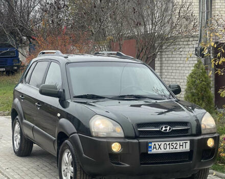 Зеленый Хендай Туксон, объемом двигателя 1.98 л и пробегом 261 тыс. км за 7499 $, фото 5 на Automoto.ua