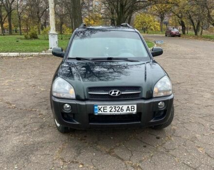 Зеленый Хендай Туксон, объемом двигателя 2 л и пробегом 200 тыс. км за 8500 $, фото 1 на Automoto.ua