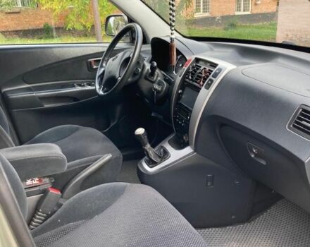 Зеленый Хендай Туксон, объемом двигателя 2 л и пробегом 230 тыс. км за 6950 $, фото 5 на Automoto.ua