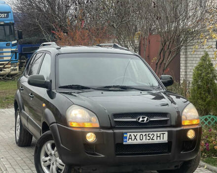 Зеленый Хендай Туксон, объемом двигателя 1.98 л и пробегом 261 тыс. км за 7499 $, фото 2 на Automoto.ua