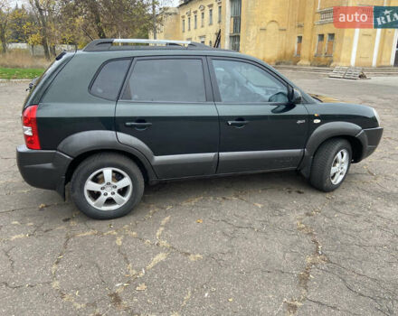 Зеленый Хендай Туксон, объемом двигателя 1.98 л и пробегом 200 тыс. км за 8500 $, фото 7 на Automoto.ua