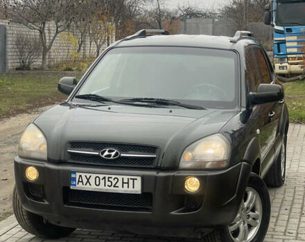 Зеленый Хендай Туксон, объемом двигателя 1.98 л и пробегом 261 тыс. км за 7499 $, фото 4 на Automoto.ua
