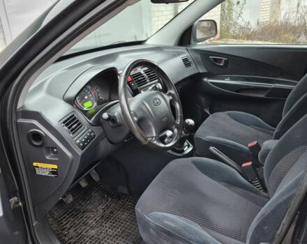 Зеленый Хендай Туксон, объемом двигателя 2 л и пробегом 241 тыс. км за 6900 $, фото 5 на Automoto.ua