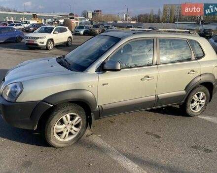 Зелений Хендай Туксон, об'ємом двигуна 1.98 л та пробігом 330 тис. км за 7000 $, фото 11 на Automoto.ua