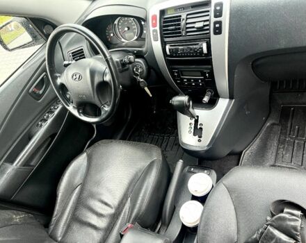 Хендай Туксон 2006 в Софиевке на Automoto.ua Зеленый Хендай Туксон, объемом двигателя 2 л и пробегом 280 тыс. км за 4300 $, фото 4 на Automoto.ua