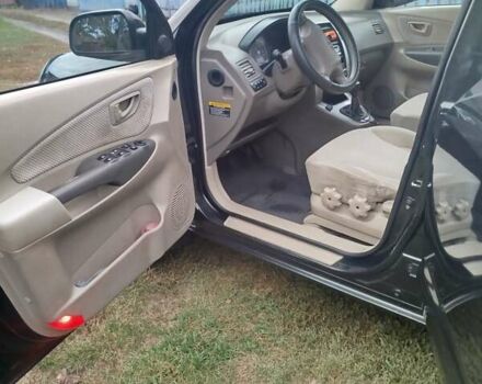 Зеленый Хендай Туксон, объемом двигателя 1.98 л и пробегом 310 тыс. км за 6200 $, фото 5 на Automoto.ua