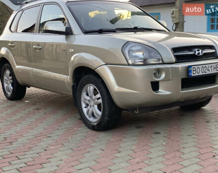 Зелений Хендай Туксон, об'ємом двигуна 1.99 л та пробігом 149 тис. км за 7300 $, фото 3 на Automoto.ua
