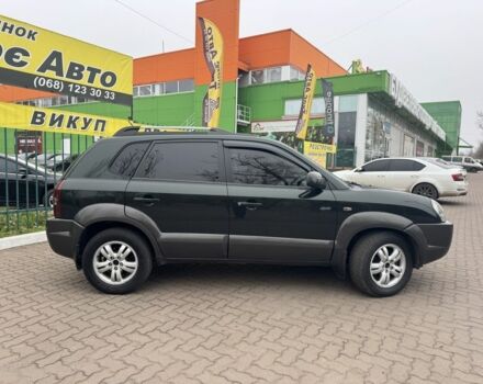 Зеленый Хендай Туксон, объемом двигателя 2.7 л и пробегом 250 тыс. км за 7850 $, фото 7 на Automoto.ua