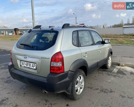 Зелений Хендай Туксон, об'ємом двигуна 1.98 л та пробігом 330 тис. км за 7000 $, фото 6 на Automoto.ua