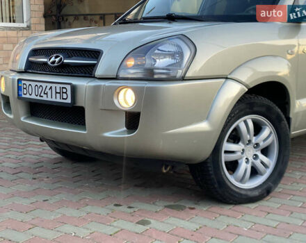 Зелений Хендай Туксон, об'ємом двигуна 1.99 л та пробігом 149 тис. км за 7300 $, фото 1 на Automoto.ua