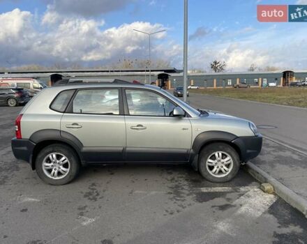Зелений Хендай Туксон, об'ємом двигуна 1.98 л та пробігом 330 тис. км за 7000 $, фото 2 на Automoto.ua