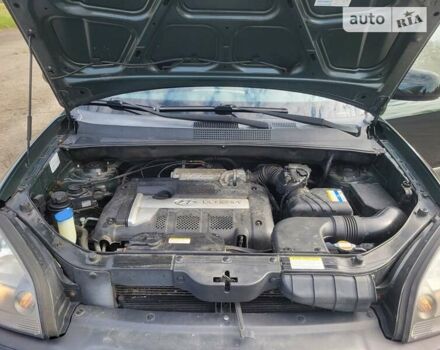 Зелений Хендай Туксон, об'ємом двигуна 1.98 л та пробігом 243 тис. км за 7800 $, фото 32 на Automoto.ua