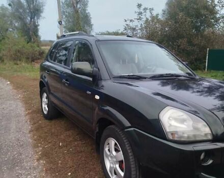 Зеленый Хендай Туксон, объемом двигателя 1.98 л и пробегом 310 тыс. км за 6200 $, фото 6 на Automoto.ua