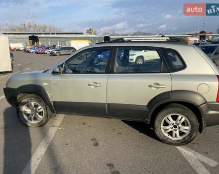 Зелений Хендай Туксон, об'ємом двигуна 1.98 л та пробігом 330 тис. км за 7000 $, фото 12 на Automoto.ua