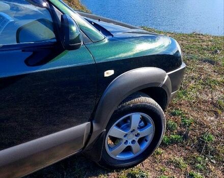 Зелений Хендай Туксон, об'ємом двигуна 2 л та пробігом 137 тис. км за 8500 $, фото 8 на Automoto.ua